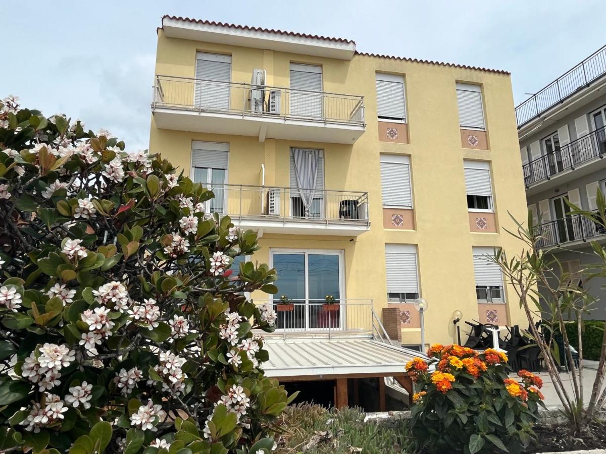 Piccolo Hotel Di Lavagna Exterior photo